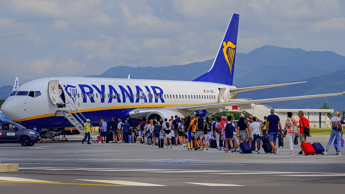 Ryanair Airline Europe Pakistan